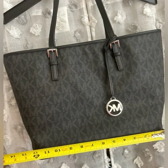 Michael Kors purse - Picture 2 of 8